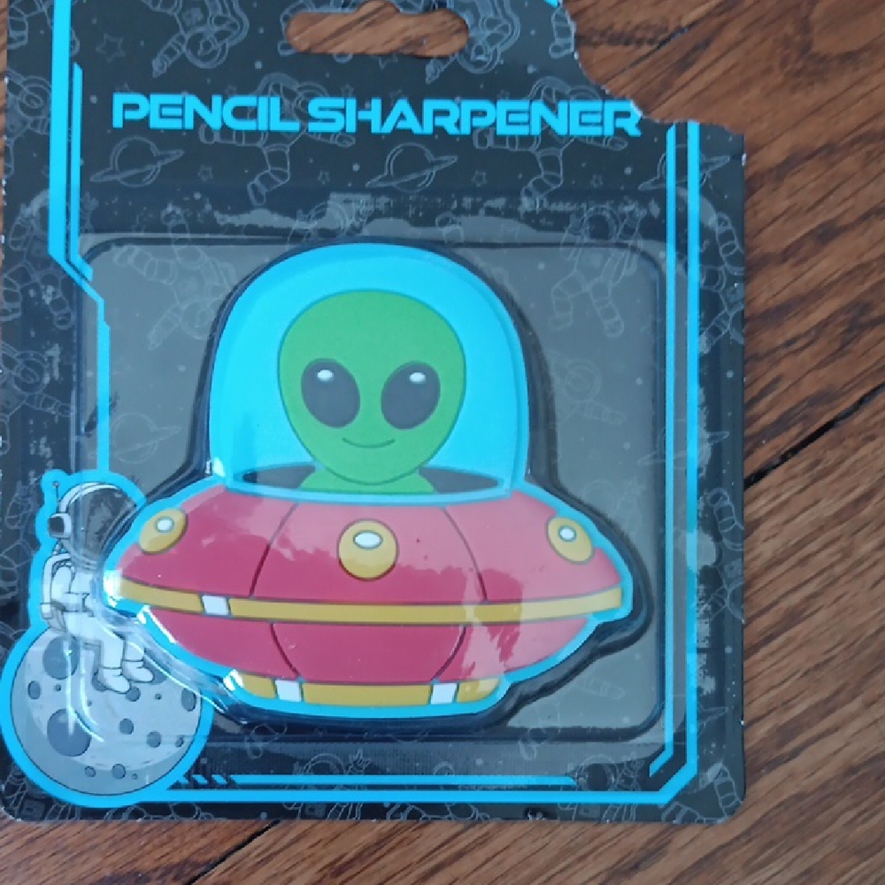 Green Alien Sunglasses and AirPods Case Set - Picture 4 of 5